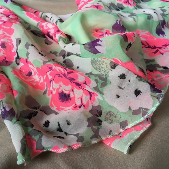 Floral Boho Crop Top - Picture 6 of 7